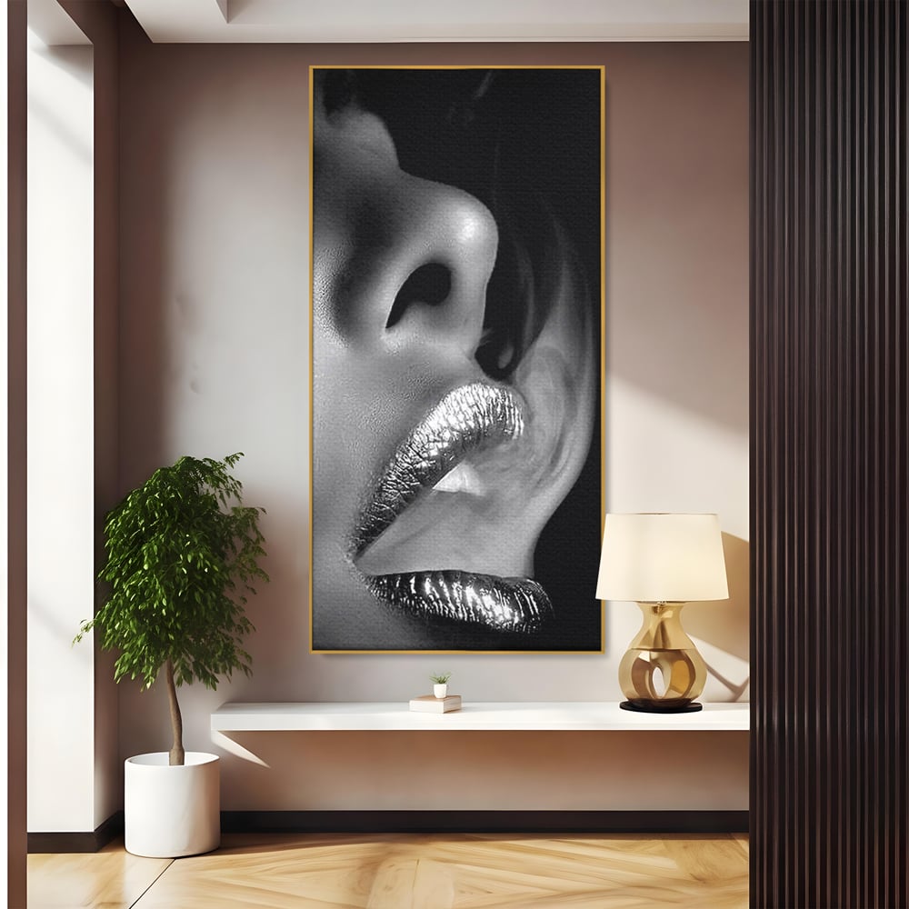 Tablou canvas cu tablou canvas cu buze si fum, in rama de aluminiu auriu